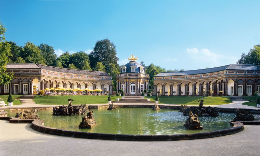 Eremitage, Blick vom grossen Bassin auf den Sonnentempel und die Orangerie (c) Bayerische Schloesserverwaltung