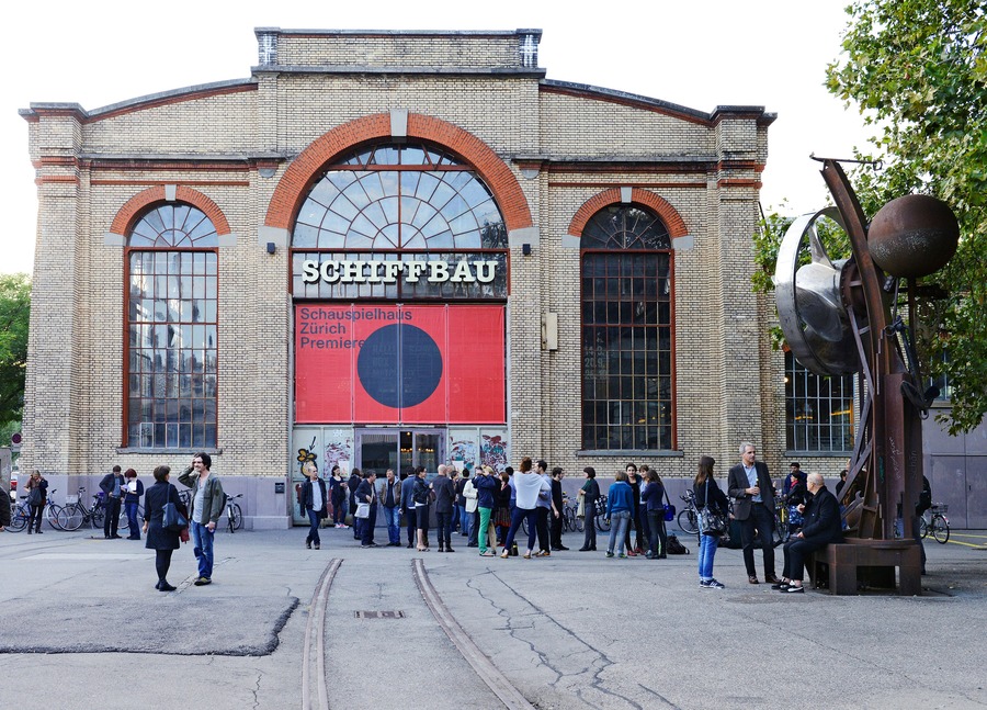 Schauspielhaus / Schiffbau - Außenansicht